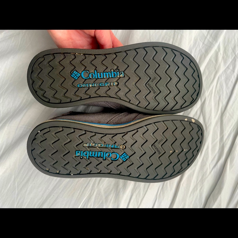 **EUC**Columbia Omni Grip  Size 2 Gray SlipOn Boys Shoes Youth Kids